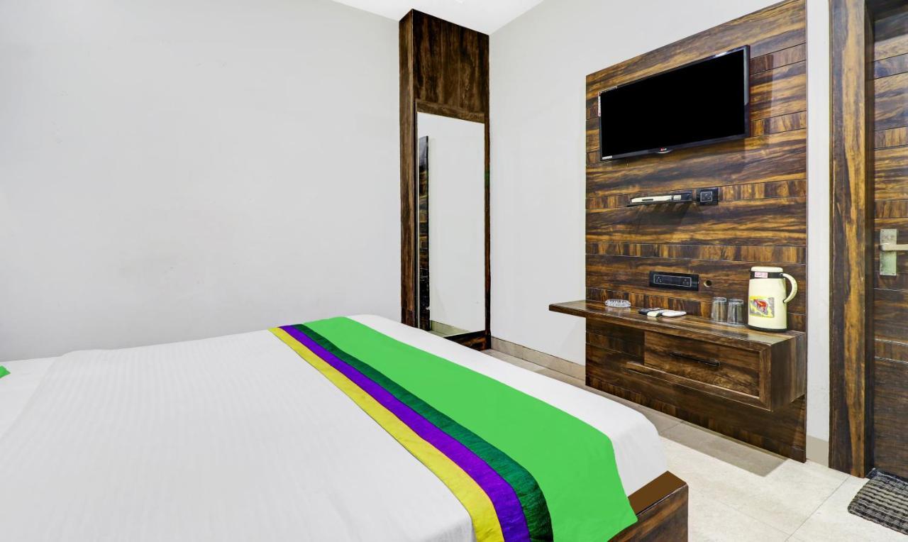 Itsy Hotels Anjali Mahal 500, Mtrs From Mathura Railway Station Εξωτερικό φωτογραφία