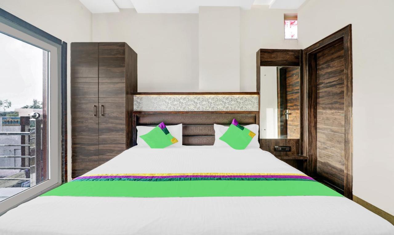 Itsy Hotels Anjali Mahal 500, Mtrs From Mathura Railway Station Εξωτερικό φωτογραφία