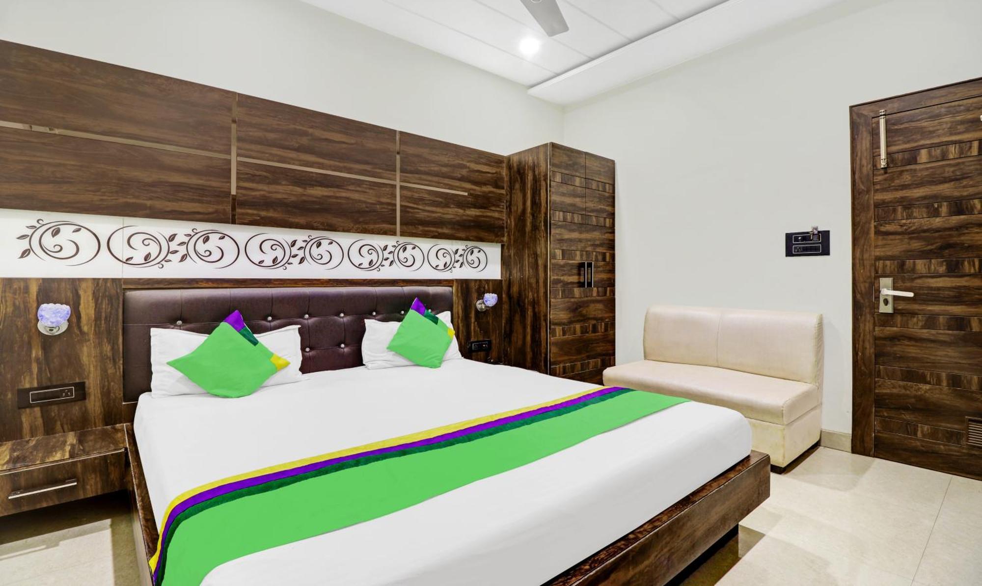 Itsy Hotels Anjali Mahal 500, Mtrs From Mathura Railway Station Εξωτερικό φωτογραφία