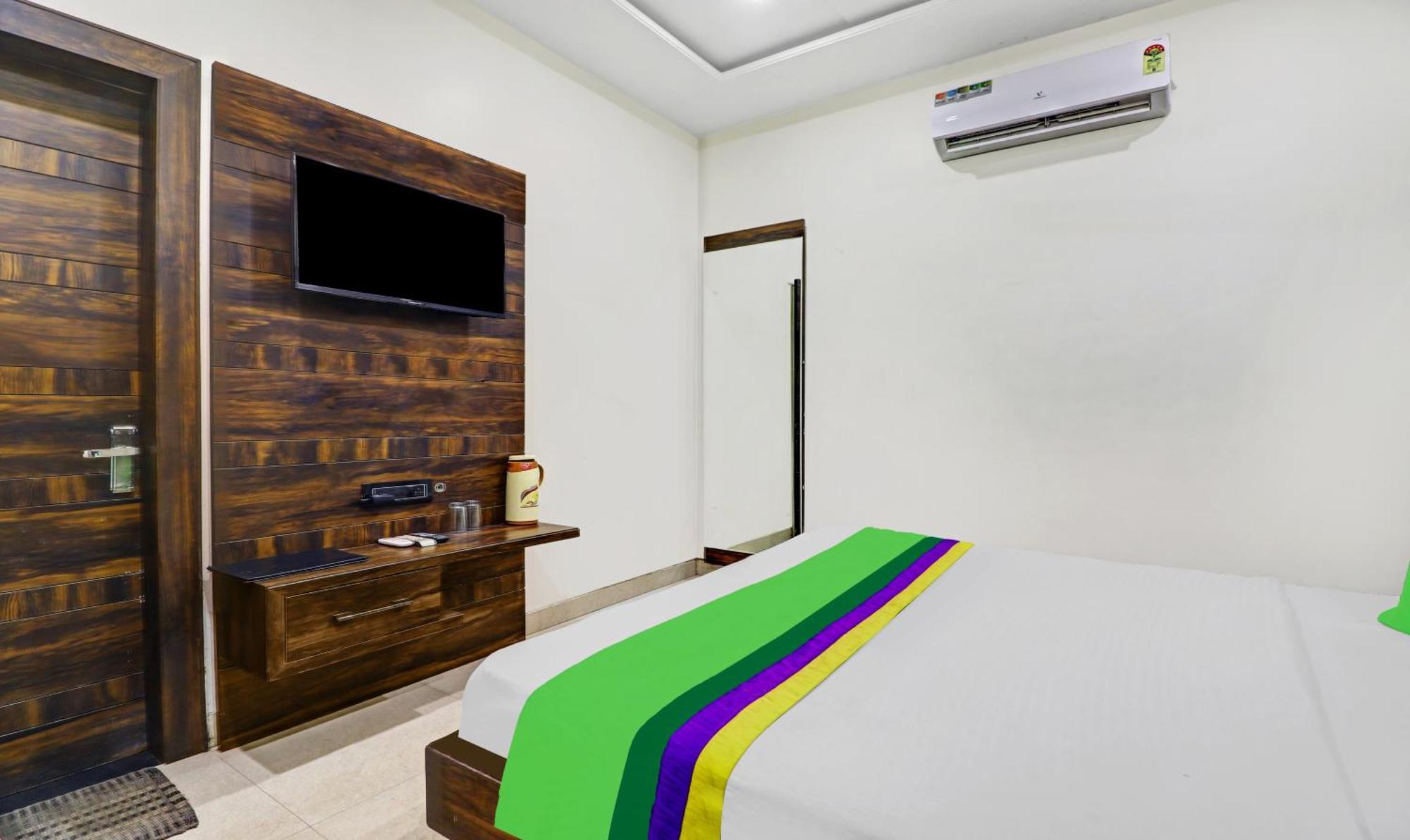 Itsy Hotels Anjali Mahal 500, Mtrs From Mathura Railway Station Εξωτερικό φωτογραφία