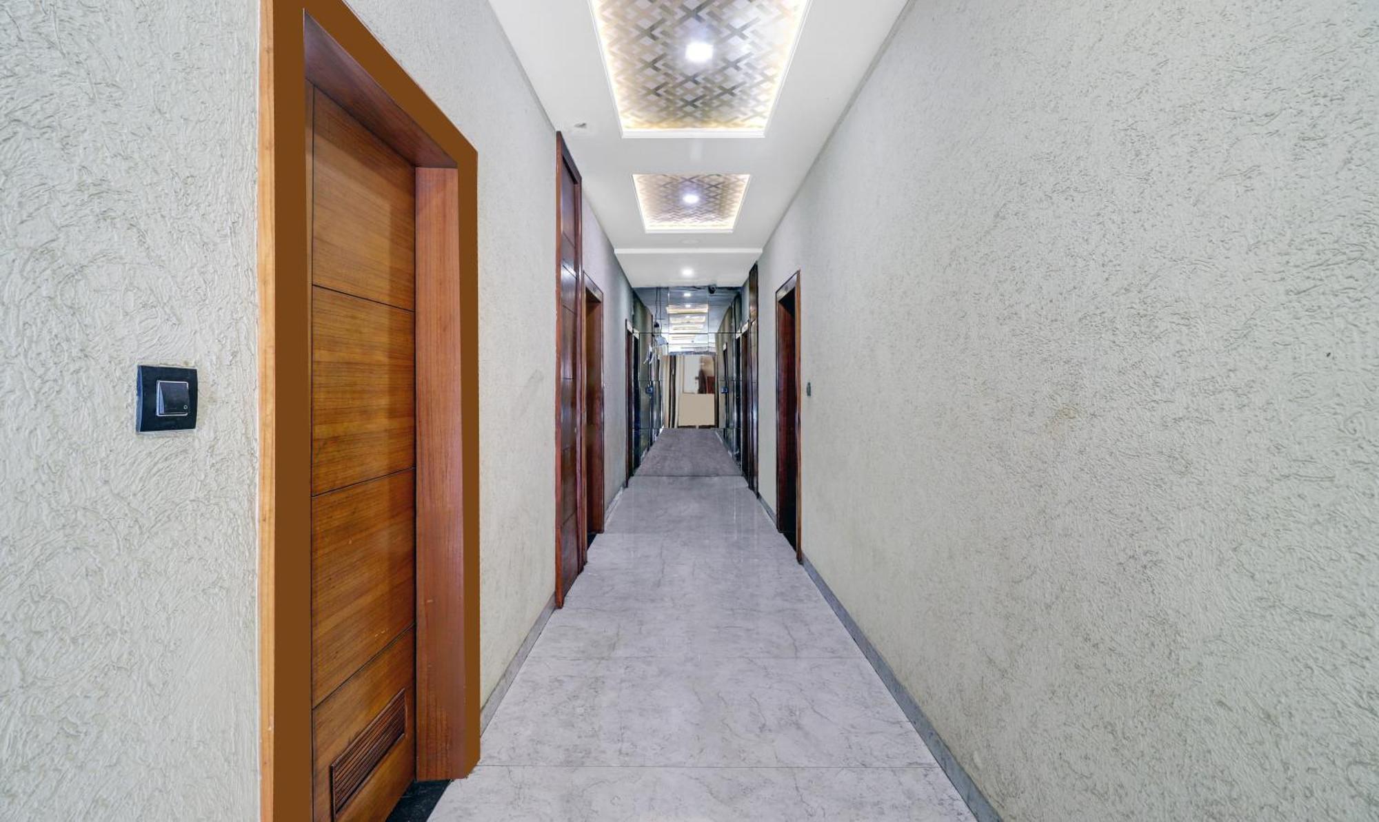 Itsy Hotels Anjali Mahal 500, Mtrs From Mathura Railway Station Εξωτερικό φωτογραφία