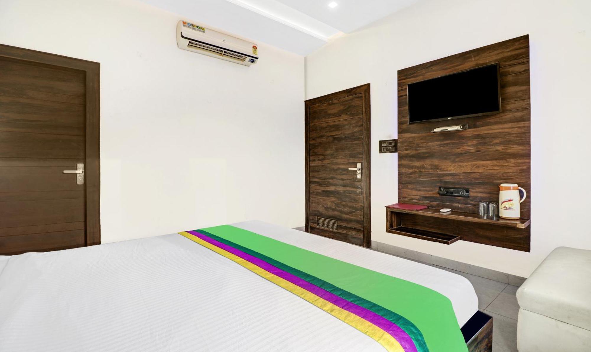 Itsy Hotels Anjali Mahal 500, Mtrs From Mathura Railway Station Εξωτερικό φωτογραφία